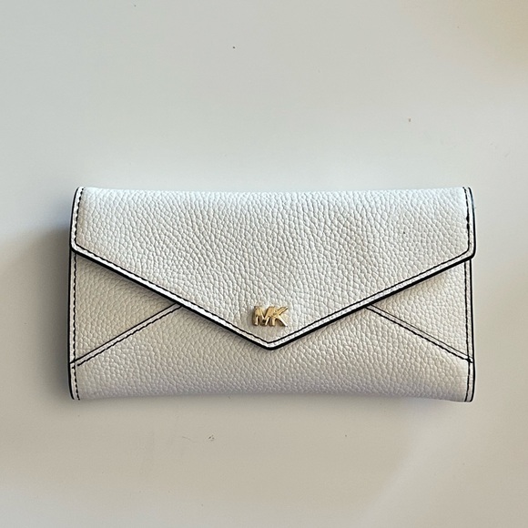 Michael Kors Wallet - Picture 1 of 5